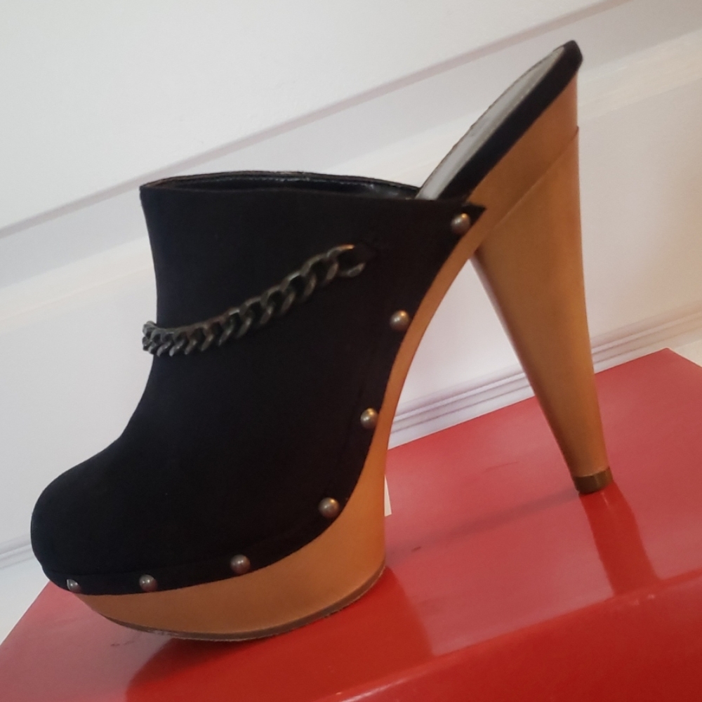 Elle Clogs